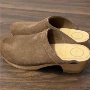 No. 6 Old School Clog. Mid Heel. Size 39